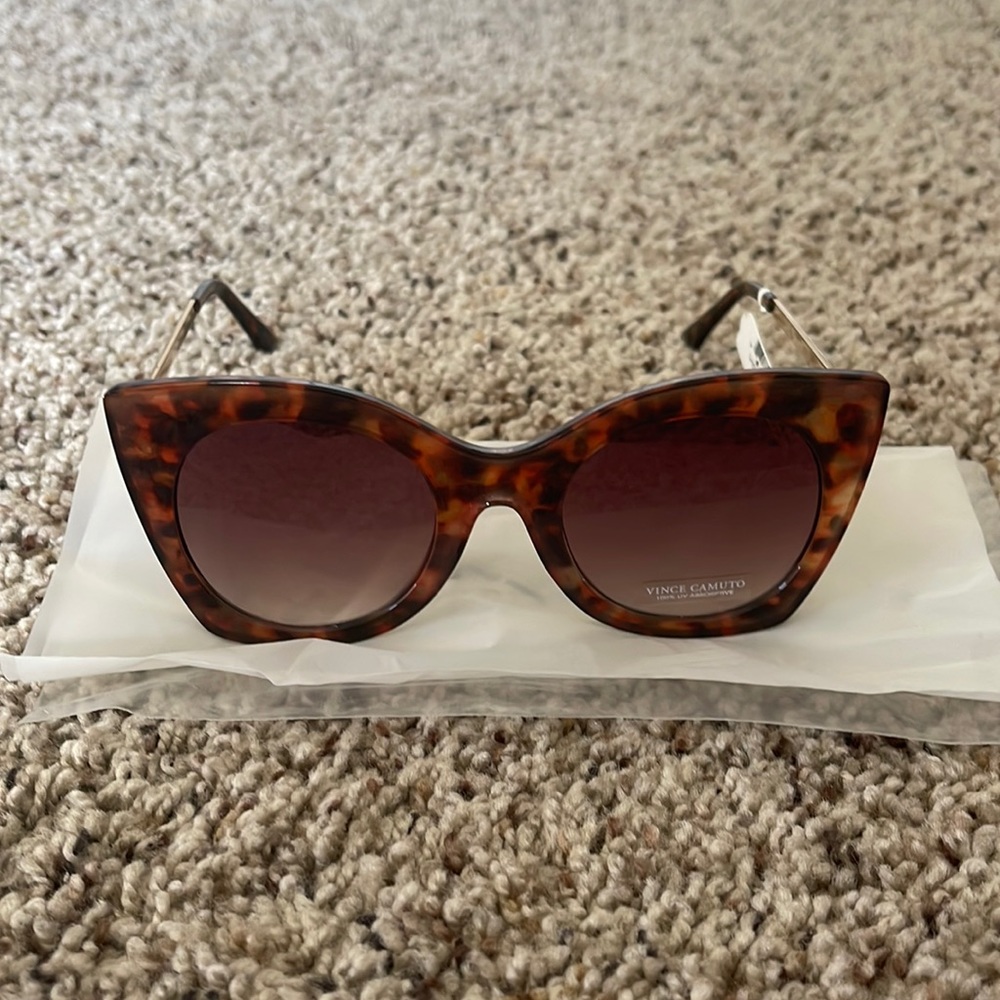 Vince Camuto Brown tortoise sunglasses